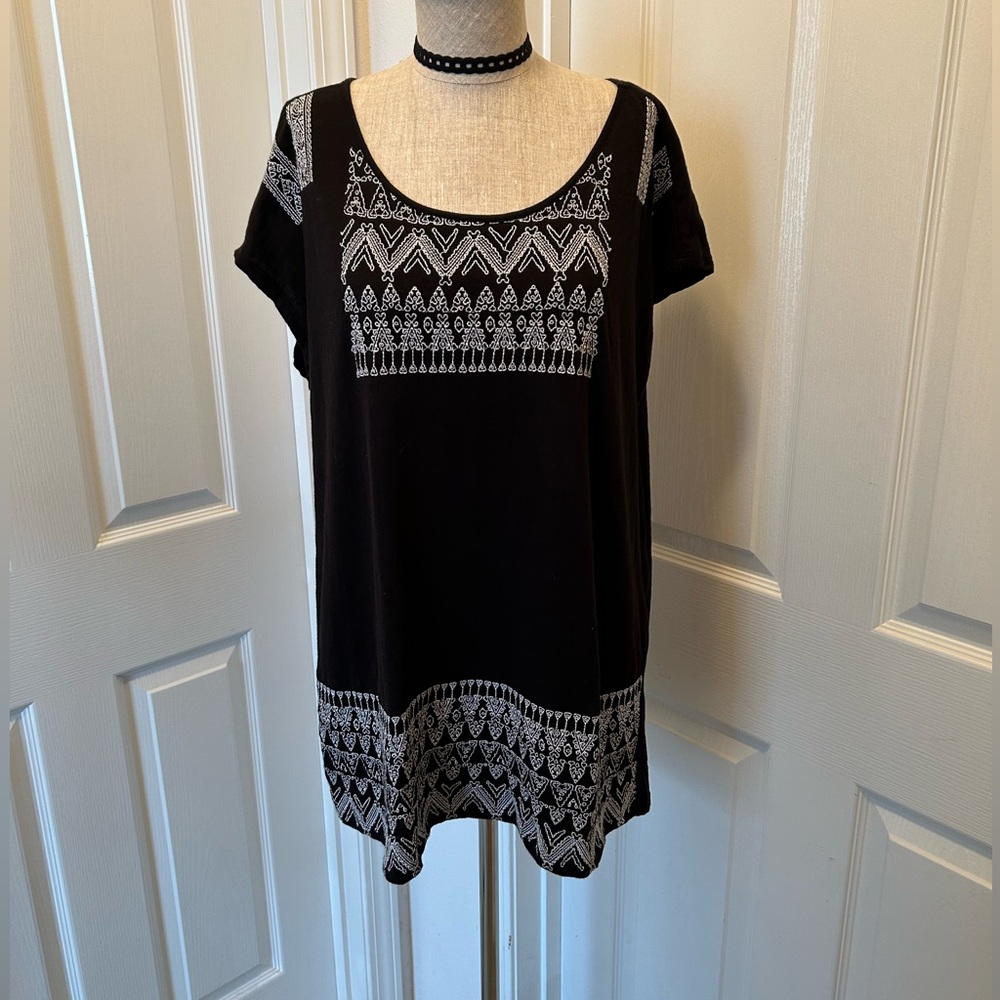 Lucky Brand Embroidered Scoop Neck Black Women's Tunic Top